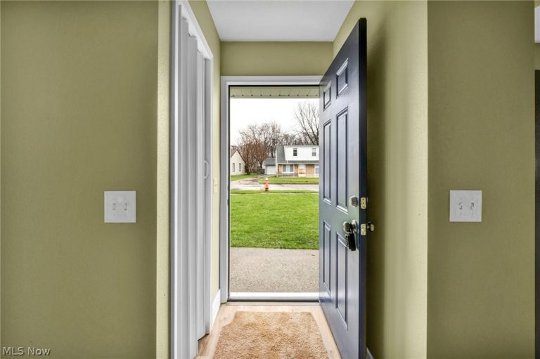 15812 Eleanore Drive, Cleveland, OH - Photo 4