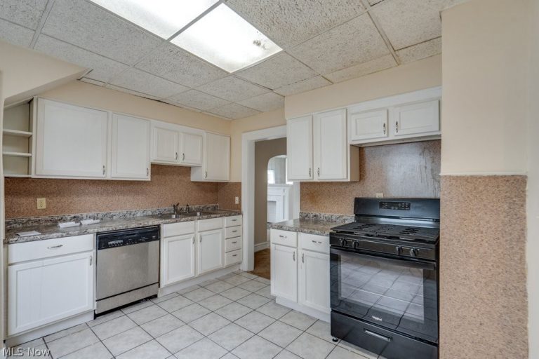 3345 Berkeley Road, Cleveland Heights, OH - Photo 8