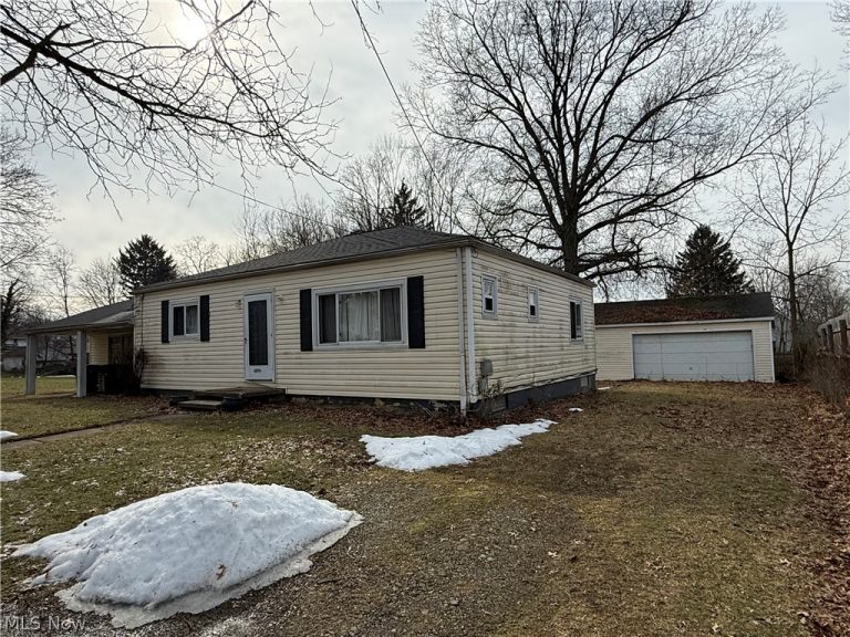 1296 Harmon Avenue, Akron, OH - Photo 2