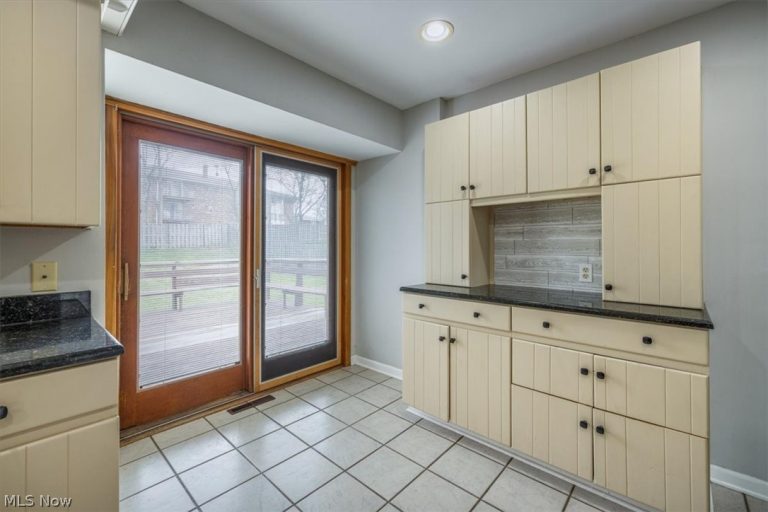 1211 Manitoulin Pike, Brunswick, OH - Photo 8