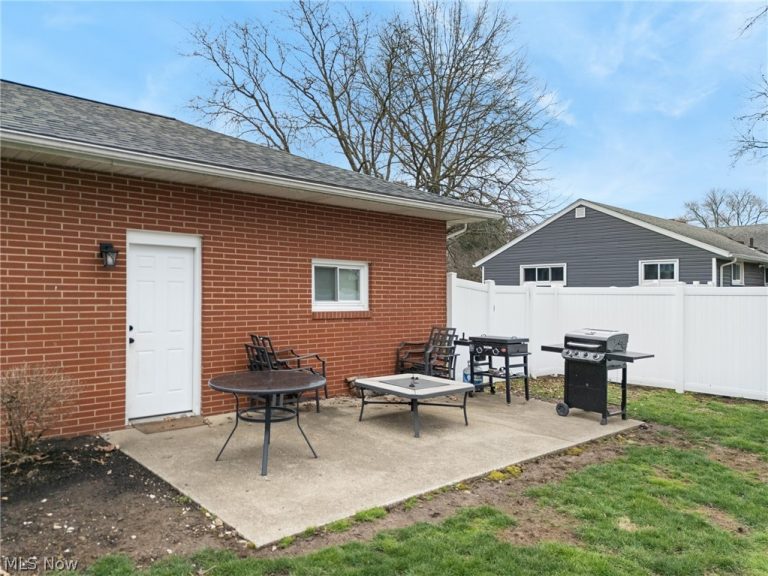 3335 Meadowwood Street, Massillon, OH - Photo 4