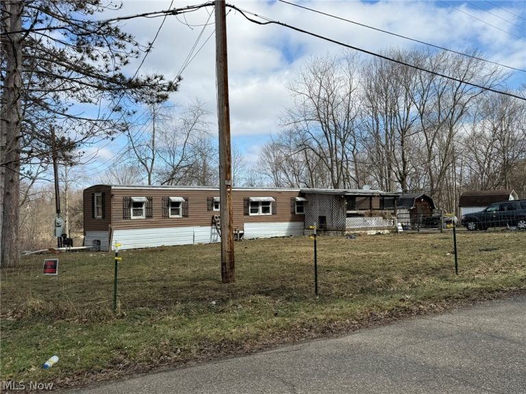 6781 Superior Road, Uhrichsville, OH - Photo 2