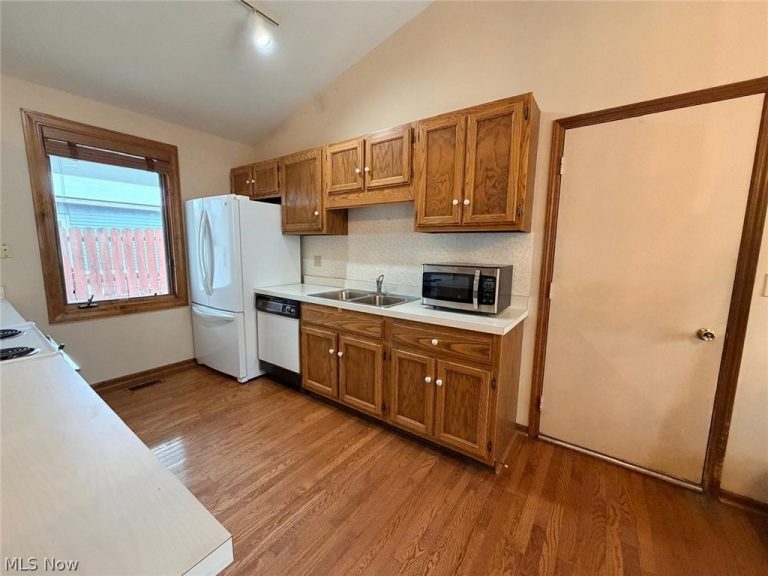 1044 Brimfield Drive, Medina, OH - Photo 5