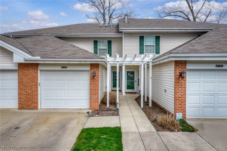 6755 Quarrystone Lane, Middleburg Heights, OH - Photo 2
