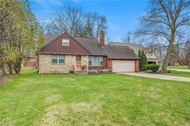 24037 Mastick Road, North Olmsted, OH - Photo 4
