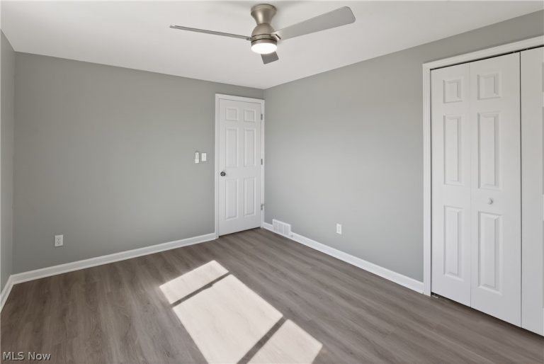 727 Fairwood Boulevard, Elyria, OH - Photo 8