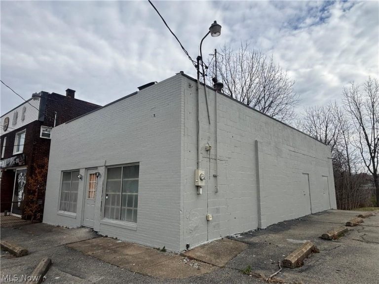 1535 Logan Avenue, Youngstown, OH - Photo 2