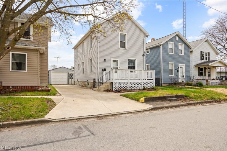 1013 Roosevelt Street, Fremont, OH - Photo 2