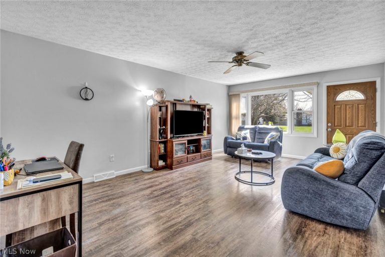 2805 Shelburn Avenue, Akron, OH - Photo 3