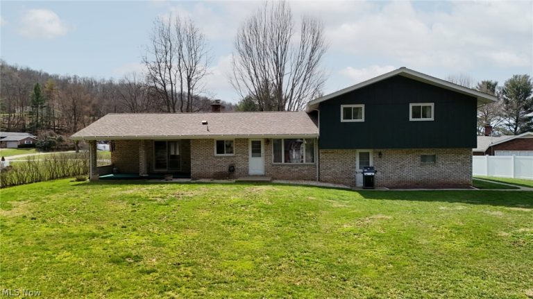 268 Kingsview Drive, Weirton, WV - Photo 2