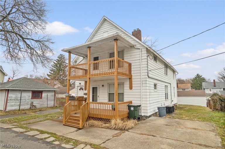 2112 Iris Court, Canton, OH - Photo 2