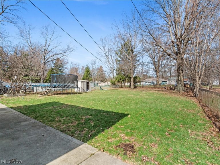9248 Lynnhaven Road, Parma Heights, OH - Photo 2