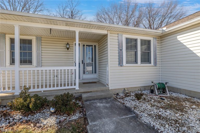 1260 Meadowview Lane, Amherst, OH - Photo 2