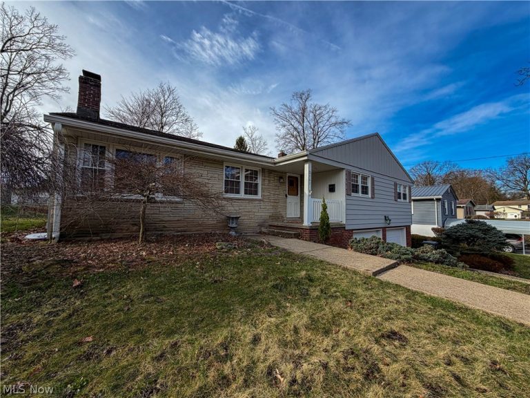 3161 Kingston Lane, Youngstown, OH - Photo 2