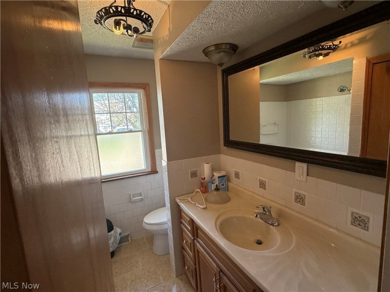4362 Porter Road, North Olmsted, OH - Photo 5