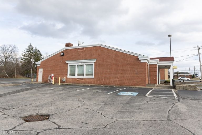 2911 Youngstown Road, Warren, OH - Photo 6
