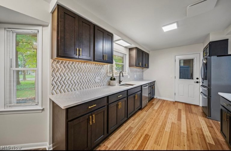 1066 Eastlawn Drive, Highland Heights, OH - Photo 8