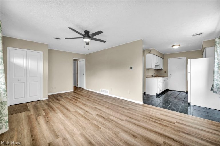 604 Bell Avenue, Elyria, OH - Photo 8