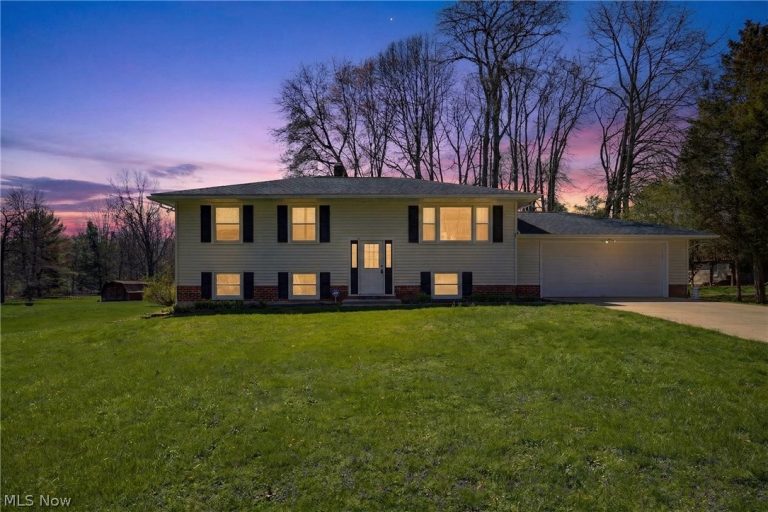 2058 Scenic Way, Akron, OH, 44312