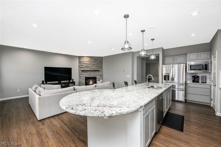 1662 Cobham Lane, Wadsworth, OH - Photo 8