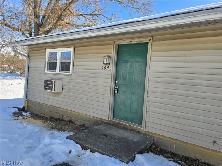 909 Garden Road, Zanesville, OH, 43701