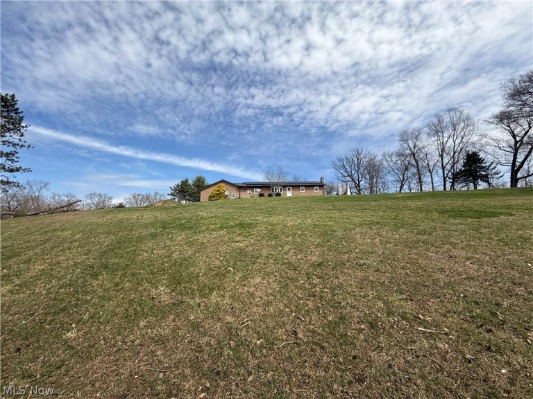 5655 Helen Drive, Zanesville, OH - Photo 3