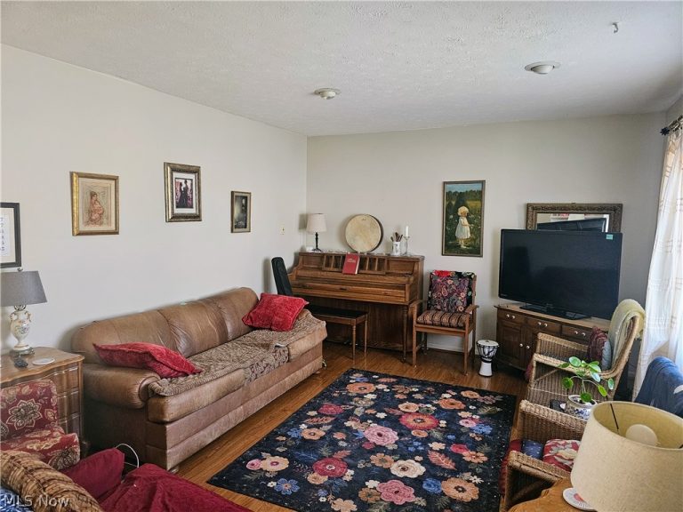 214 Cherry Lane, Avon Lake, OH - Photo 2