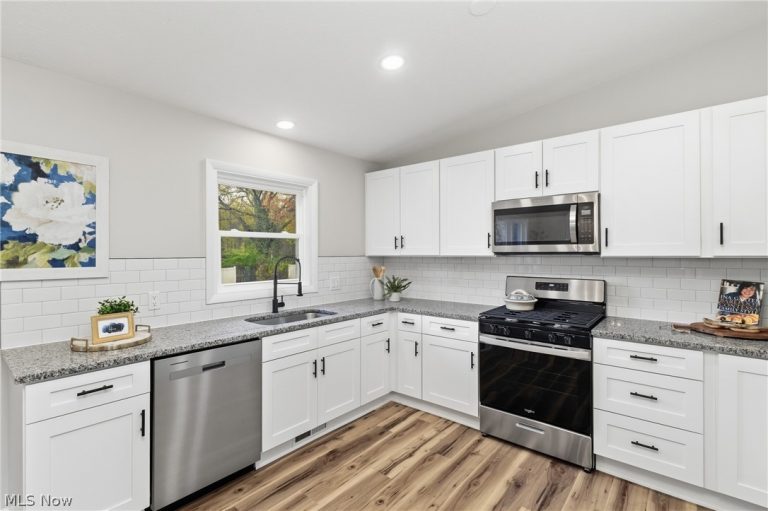 8621 Morrilton Cir NW, North Canton, OH - Photo 5