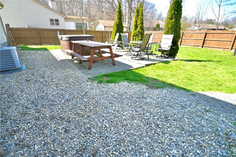 4942 Signature Circle, Austintown, OH - Photo 5