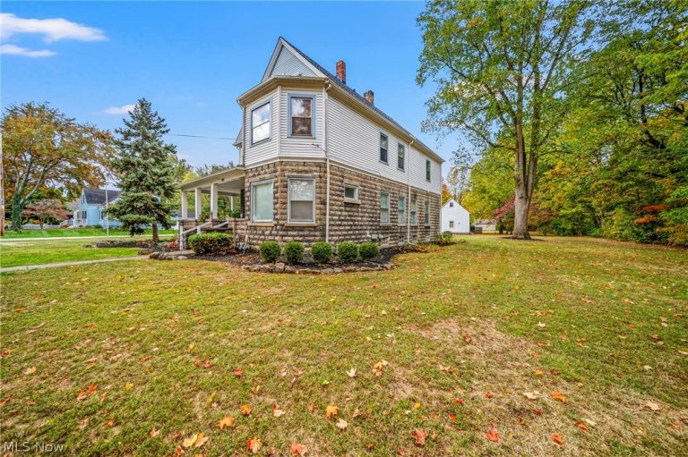 7224 Burridge Avenue, Mentor, OH - Photo 2