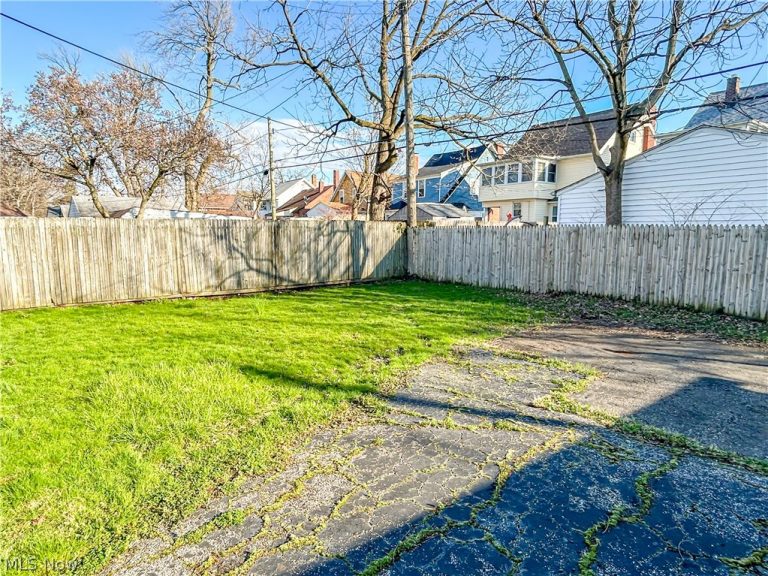 18104 Landseer Road, Cleveland, OH - Photo 5