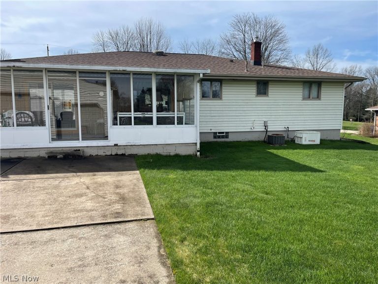 402 thomas Lane, Girard, OH - Photo 6