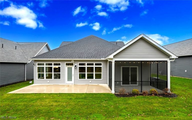 2080 Hawthorn Court, Green, OH - Photo 2