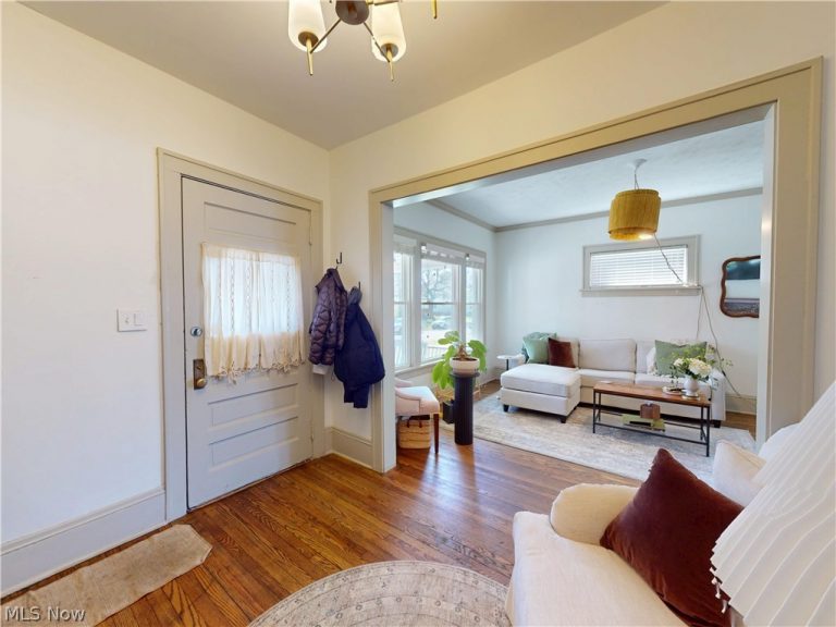 2320 Bellfield Avenue, Cleveland Heights, OH - Photo 2