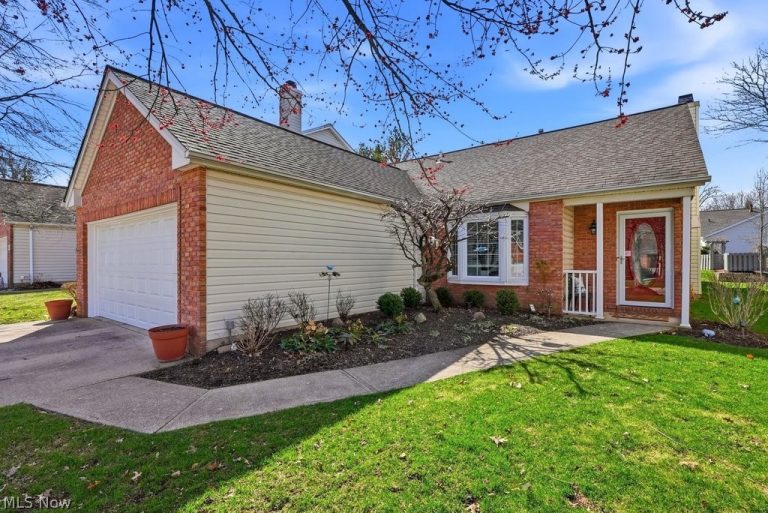 16506 Sunwood Oval, Strongsville, OH - Photo 2