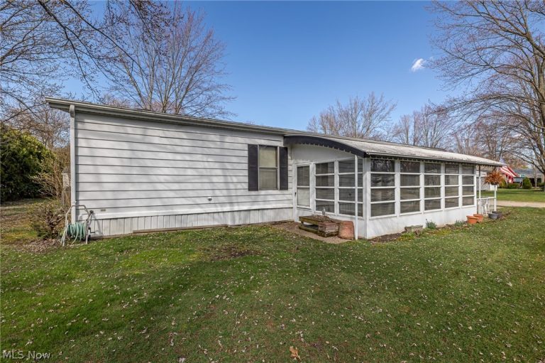 15 Kimberly Lane, Olmsted Twp, OH - Photo 3