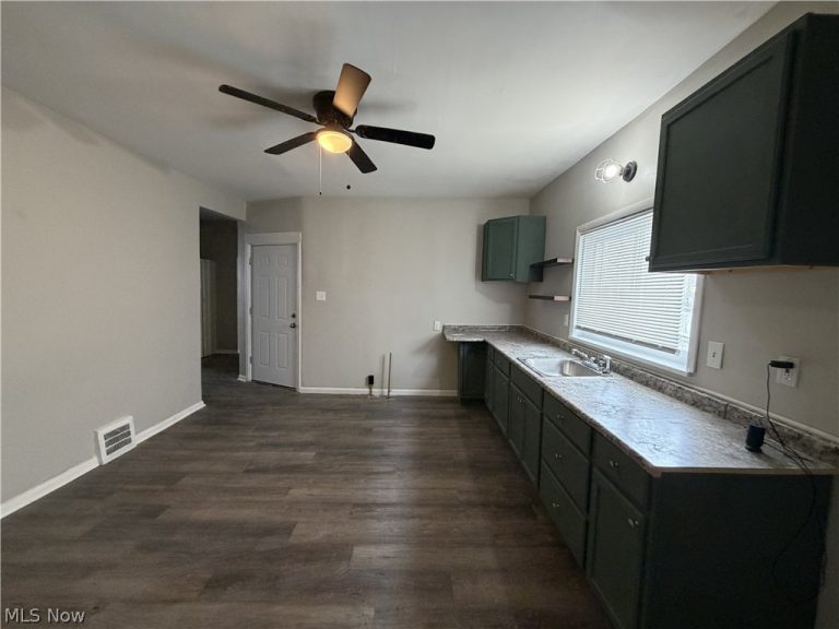 15340 Yorick Avenue #Lower, Cleveland, OH - Photo 8