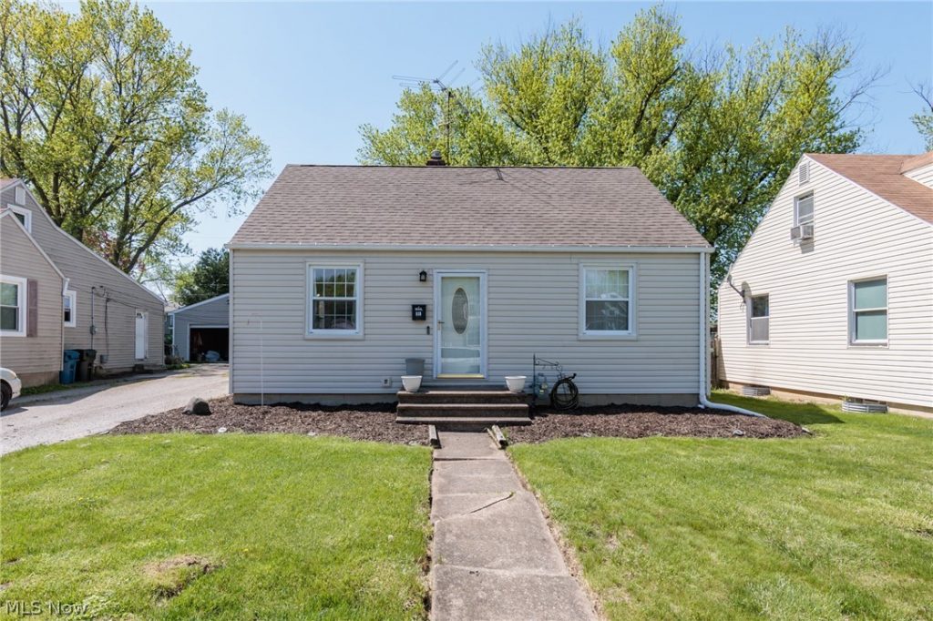 838 Warwick Drive, Sheffield Lake, OH