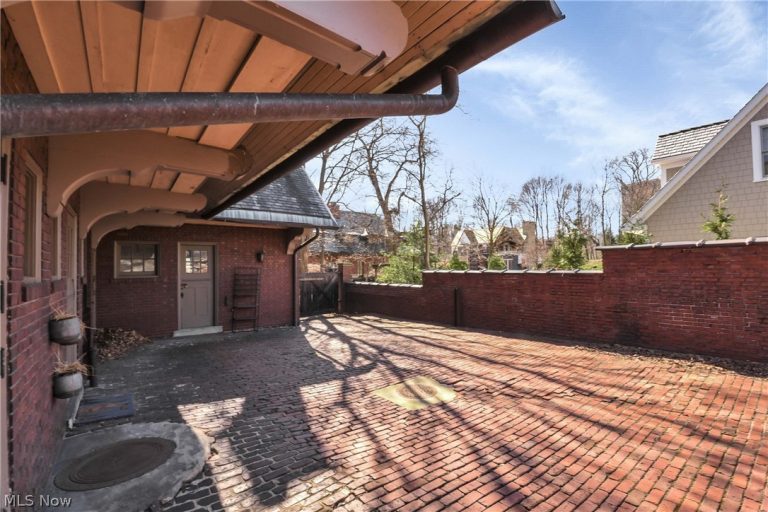 10 Hanna Lane, Bratenahl, OH - Photo 8