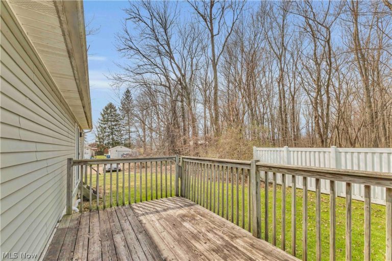 586 Abbe Road, Sheffield Lake, OH - Photo 6