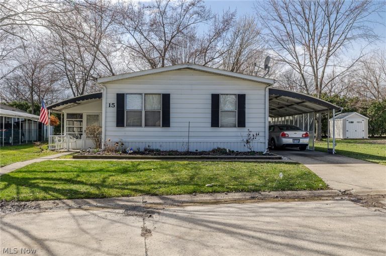 15 Kimberly Lane, Olmsted Twp, OH - Photo 2