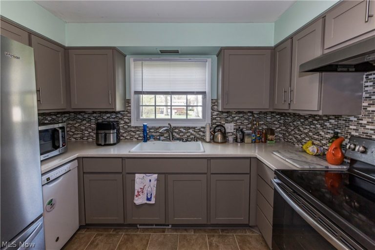 4607 Woodside Avenue, Canton, OH - Photo 8