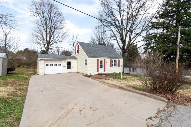 702 Sherwood Drive, Wooster, OH - Photo 2