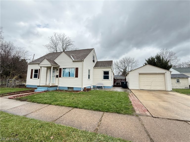 1068 Easton Drive, Akron, OH - Photo 4