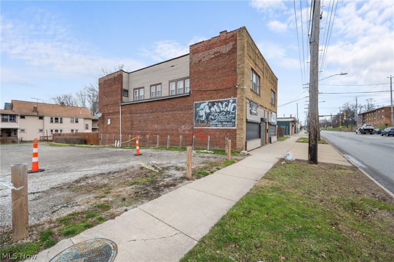 17705 Euclid Avenue, Cleveland, OH - Photo 3