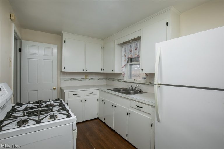 1014 Roslyn Avenue, Canton, OH - Photo 4