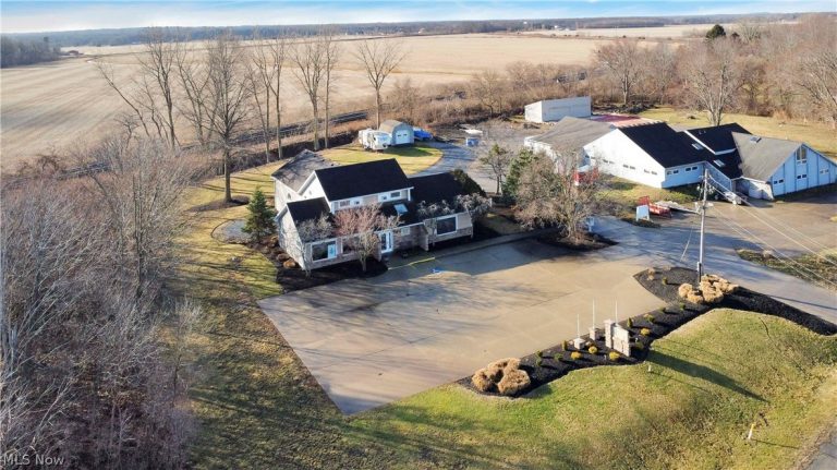14006 Lake Road, Vermilion, OH - Photo 3