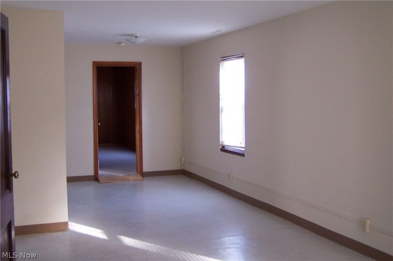 15794 Grove Street, Middlefield, OH - Photo 3