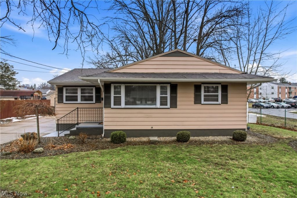 1323 Old Forge Road, Niles, OH