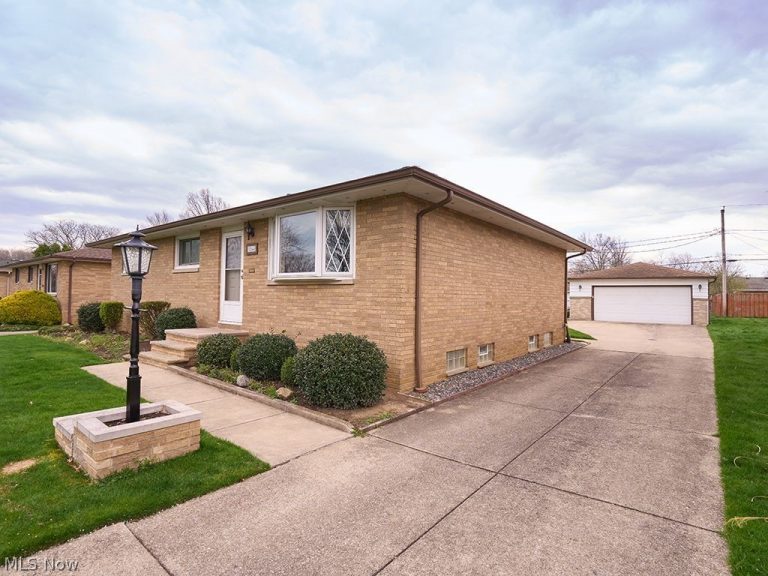 12101 Tucson Drive, Parma, OH - Photo 4